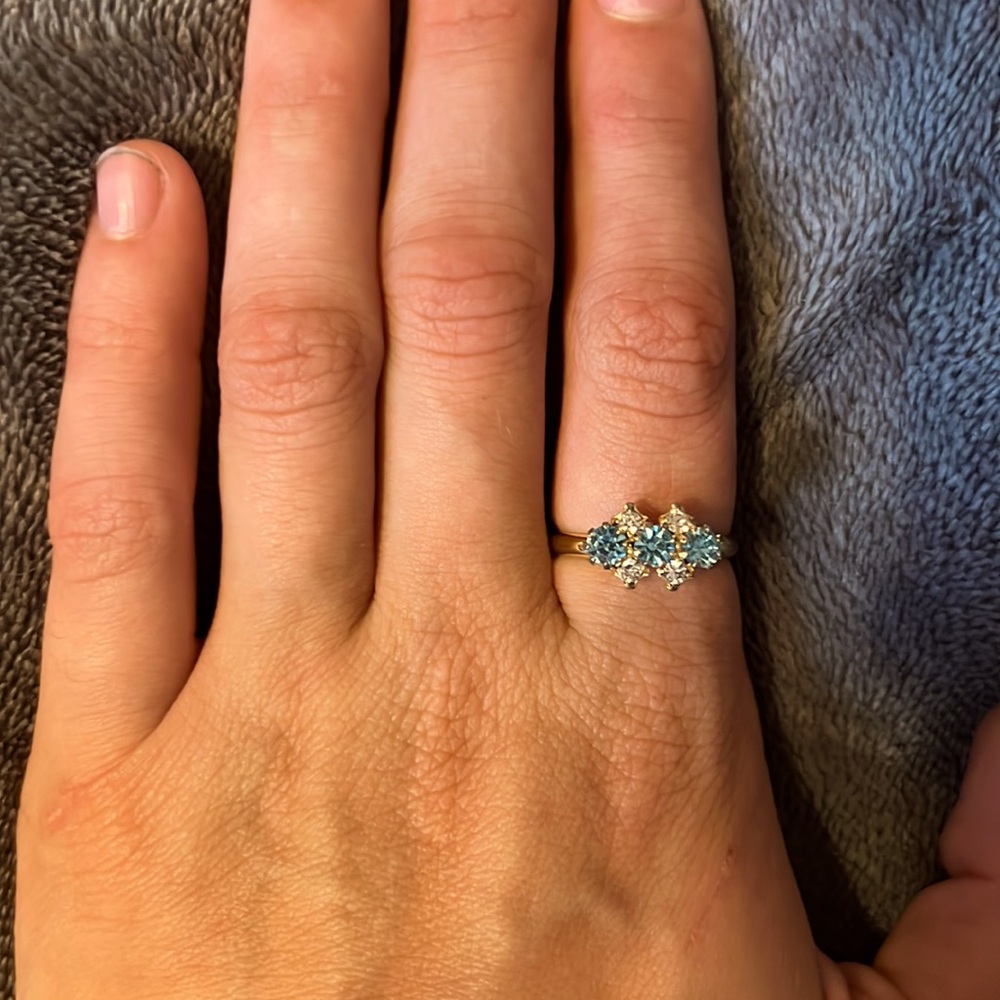 Gold vintage white and blue diamond rhinestone ring